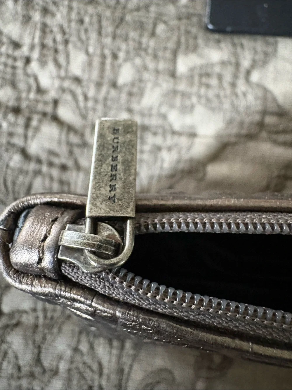 Burberry Metallic Gry/Sil Quilted LeatherZipPouch&BottegaVeneta LeatherCompactMi